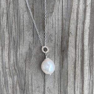 Freshwater pearls. 18-in 925 Sterling Silver Chain